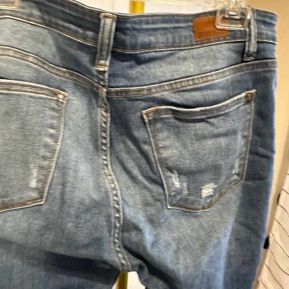 Judy Blue Light Blue relaxed Distressed Boyfriend cropped Jeans size 13 juniors - Picture 7 of 9